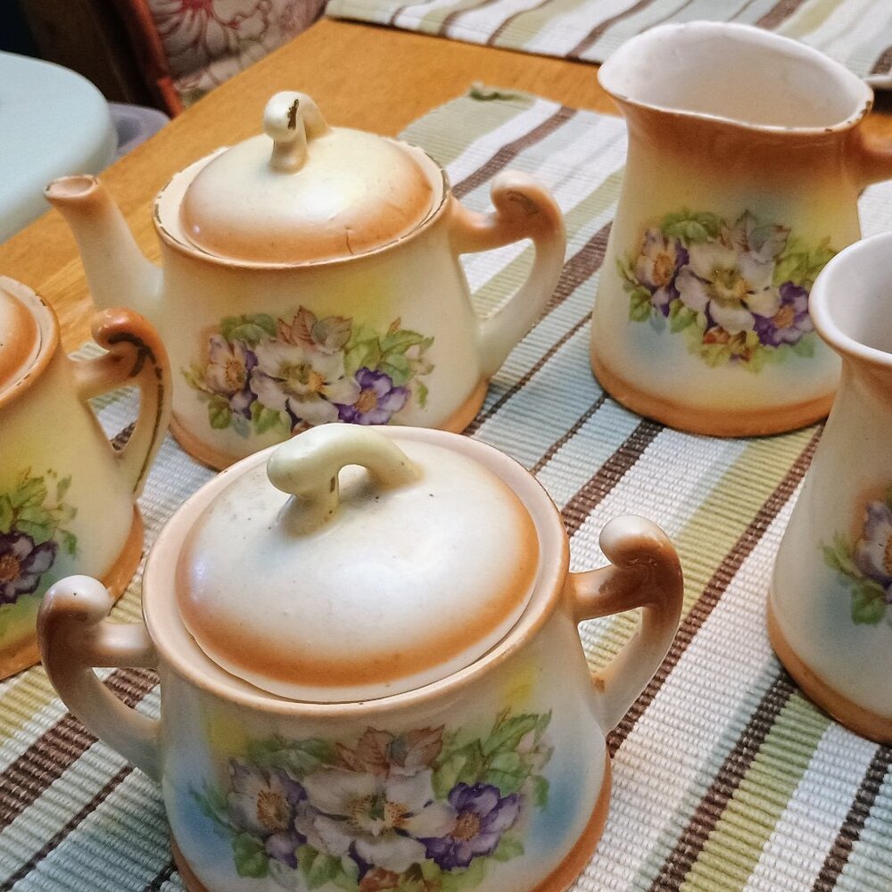 Vintage teapot, two creamers, and two sugars.